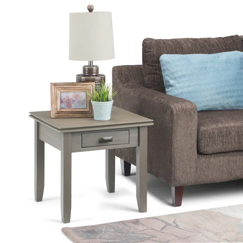 WYNDENHALL Stratford Table d'appoint carrée de style transitoire en BOIS MASSIF de 53,3 cm de large