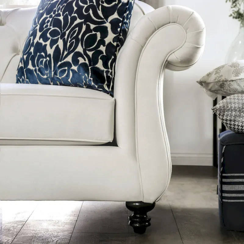 Canapé capitonné Addae Glam White en tissu, avec accoudoirs roulés, par Furniture of America