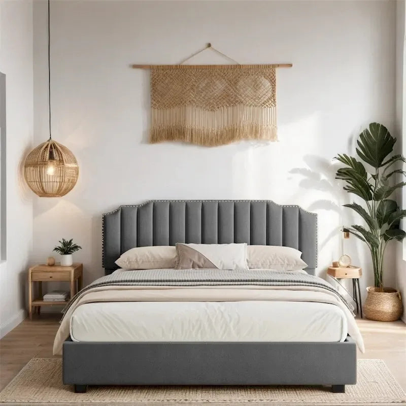 Lit plateforme relevable capitonné en velours et bois, format Queen Size, avec rangement